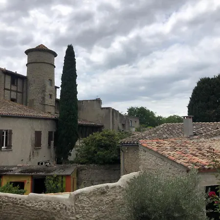 Romantic House - Entrance To The Medieval Castle 度假居 *